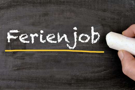 Foto: Text Ferienjob auf Tafel mit Kreide geschrieben