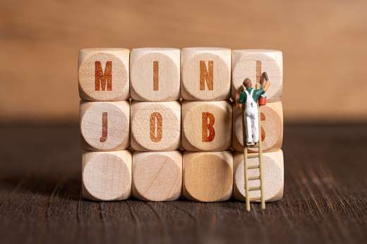 Foto: Holzwürfel mit Aufschrift Miniob